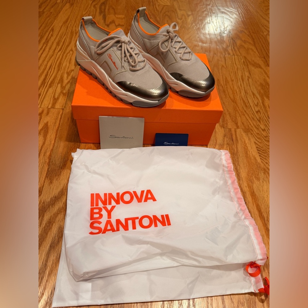 Santoni
Leather Athletic Sneakers
Women's Size: 8.5 | |T 38.5
Est. Retail $720